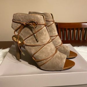 Franco Sarto Women’s Peep toe Ankle Bootie, Size 9.5M